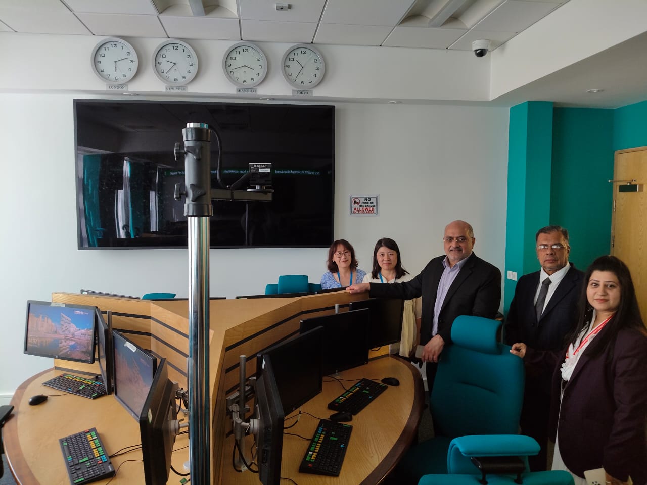 🌍✨ A Glorious AKI Global Moment in London! ✨🌍