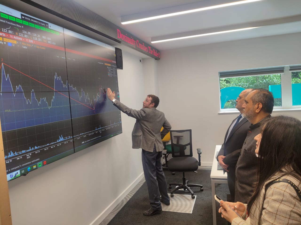 🌍✨ A Glorious AKI Global Moment in London! ✨🌍