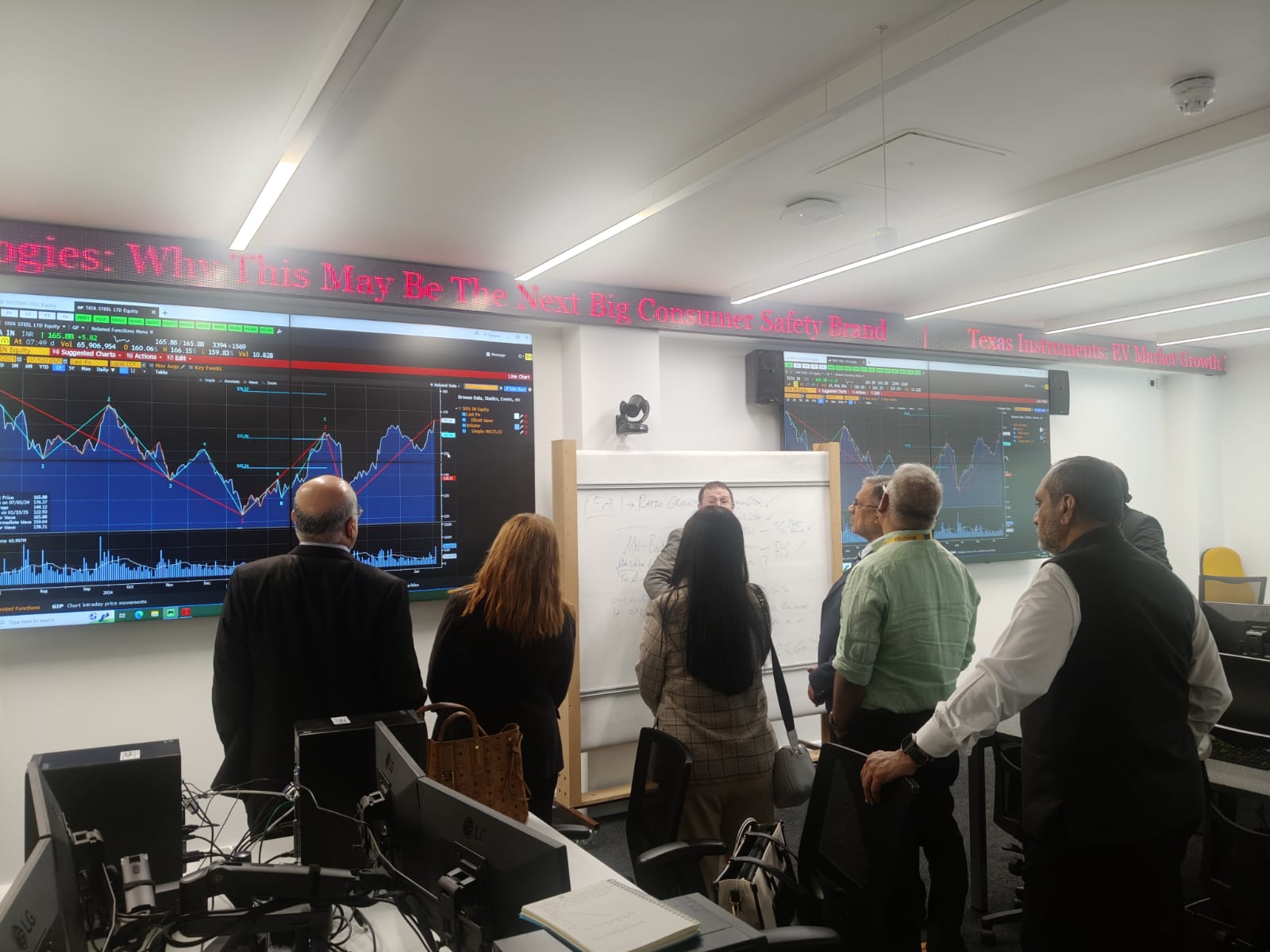 🌍✨ A Glorious AKI Global Moment in London! ✨🌍